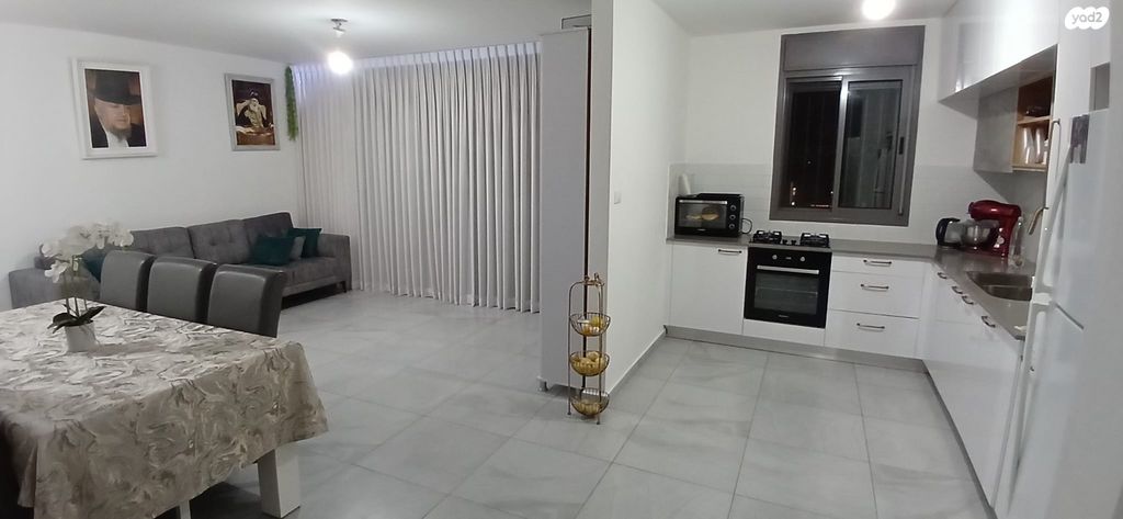 דירה, יוסף אבו, נתיבות מערב, נתיבות