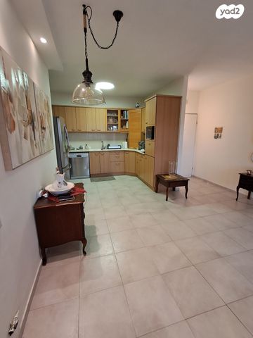 דירה, יהושע רבינוביץ, בן גוריון, חולון