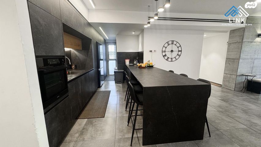 דירת גן, שדרות מנחם בגין, החותרים, טירת כרמל