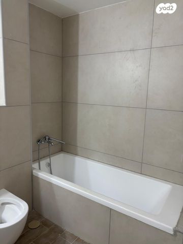 דירה, רעננה