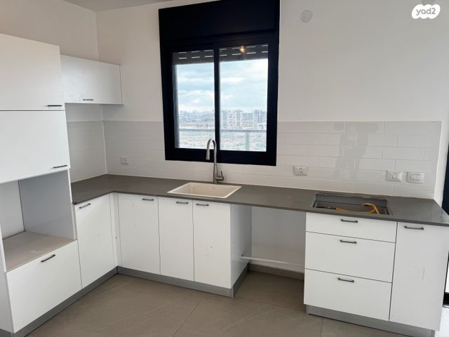 דירה, יחזקאל קזז, הראשונים, אור יהודה