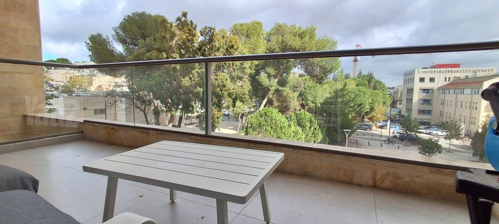 דירה למכירה בירושלים (תיווך) — 2