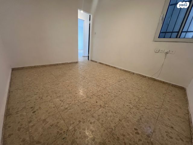 דירת גן, מעלה אדומים