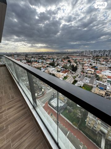 דירה, יחזקאל קזז, הראשונים, אור יהודה