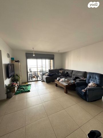 דירה, יונתן נתניהו, ברנע, אשקלון