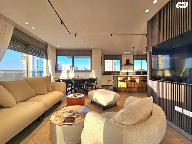 גג/ פנטהאוז, שדרות מנחם בגין, גבעת אולגה, חדרה