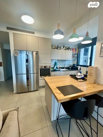 דירה, קניוק יורם, גני שרונה, קרית הממשלה, תל אביב יפו