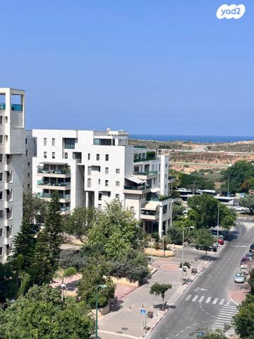 דירה, אורי צבי גרינברג, אזורי חן, גימל החדשה, תל אביב יפו