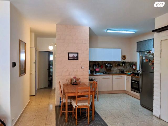 דירת גן, דרך הציונות, רובע ד', אריאל