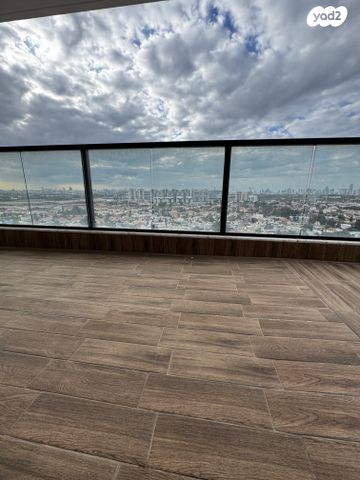 דירה, יחזקאל קזז, הראשונים, אור יהודה