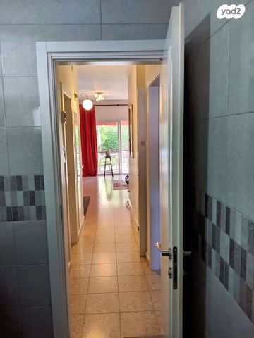 דירת גן, דרך הציונות, רובע ד', אריאל