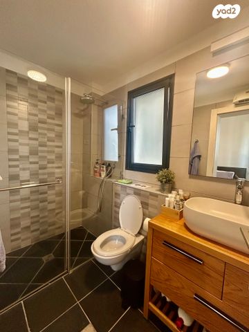 דירה, קניוק יורם, גני שרונה, קרית הממשלה, תל אביב יפו