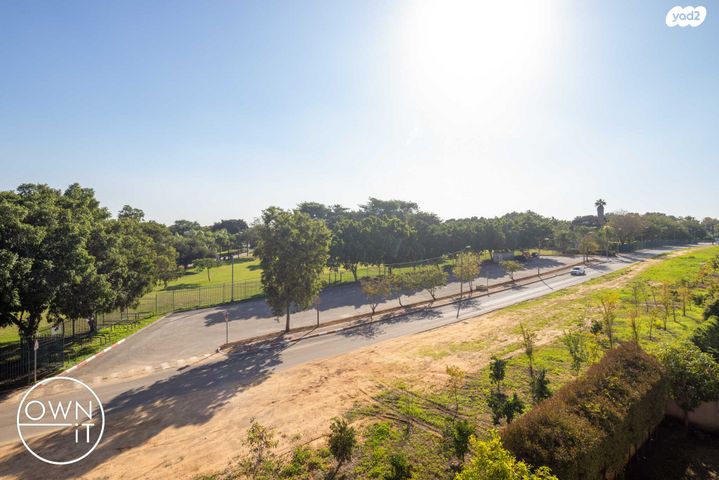 מודעת נכס, מתחם גרינברג, הוד השרון