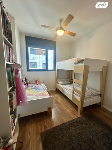 דירה, קניוק יורם, גני שרונה, קרית הממשלה, תל אביב יפו