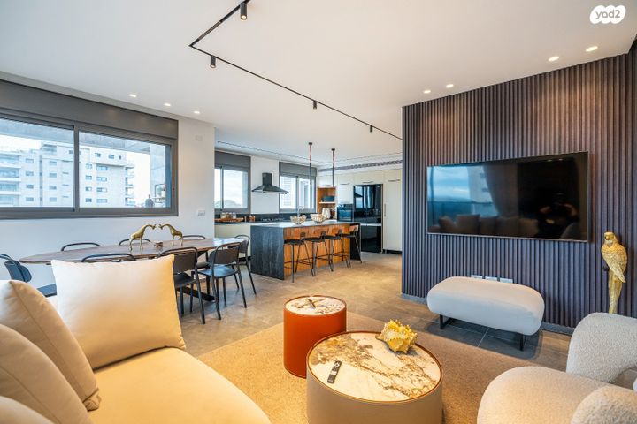 גג/ פנטהאוז, שדרות מנחם בגין, גבעת אולגה, חדרה