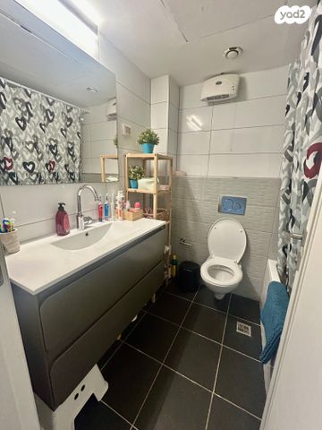 דירה, קניוק יורם, גני שרונה, קרית הממשלה, תל אביב יפו