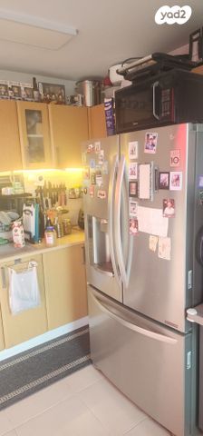 מונטיפיורי, הרכבת