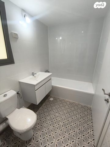 דירה, חתני פרס ישראל, באר יעקב