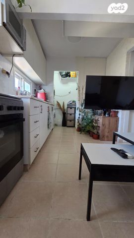 דירה, רחבעם זאבי, מרכז מזרחי, נס ציונה