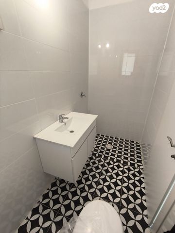 דירה, חתני פרס ישראל, באר יעקב