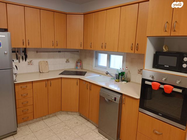 דירה, הגיבור האלמוני, יד אליהו, תל אביב יפו