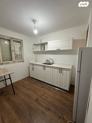 דרך יד לבנים 12