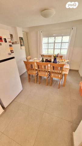 דו משפחתי, יהוד מונוסון