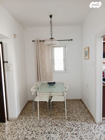 דירה, דבורה הנביאה, נגבה, רמת גן