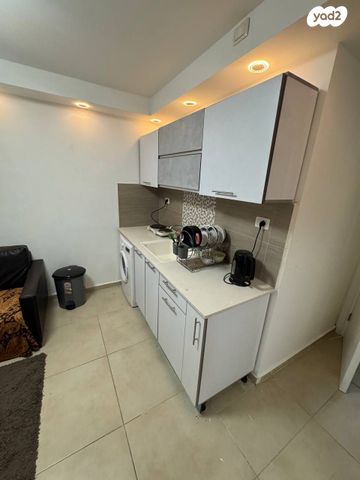 גוש עציון 11