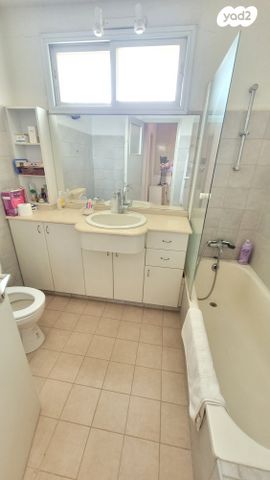 דו משפחתי, יהוד מונוסון