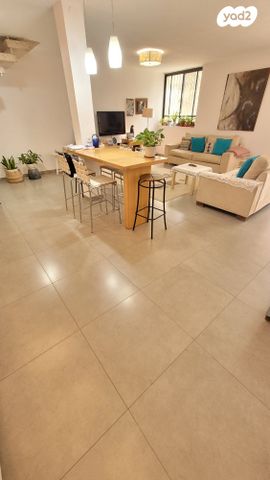 דו משפחתי, יהוד מונוסון