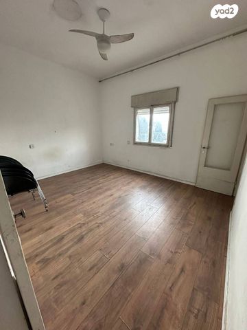 דרך יד לבנים 12