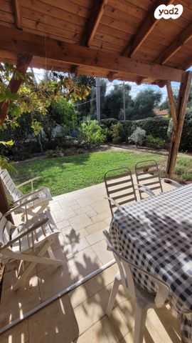 דו משפחתי, יהוד מונוסון