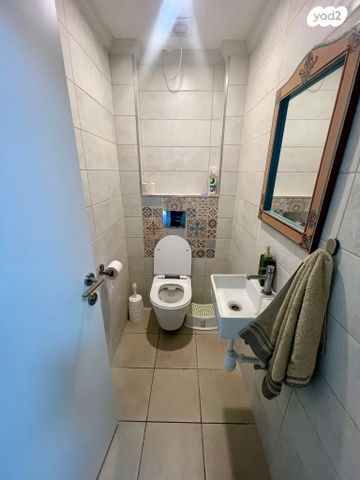 דירה, יהודה עמיחי, נווה זמר, רעננה