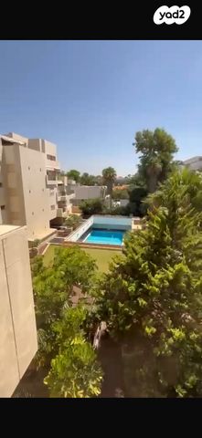 דירה, אלי לנדאו, הרצליה פיתוח, הרצליה