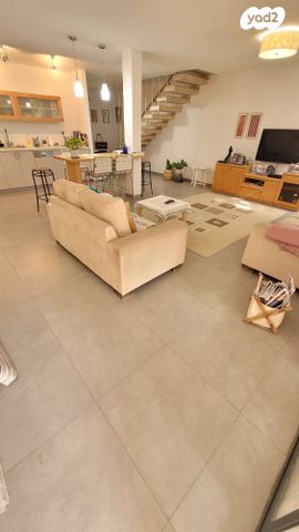 דו משפחתי, יהוד מונוסון