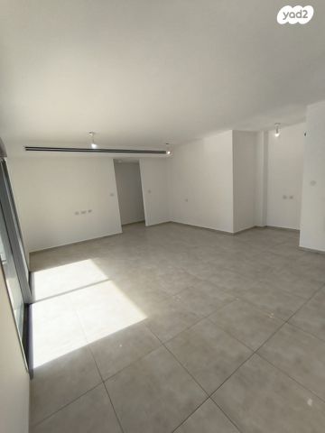 דירה, חתני פרס ישראל, באר יעקב