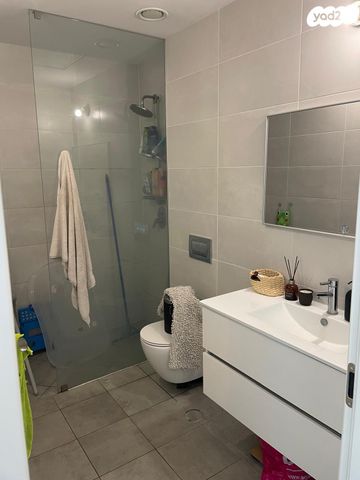 דירה, אריק איינשטיין, דרום חדש, פארק הים, בת ים