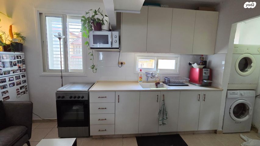 דירה, רחבעם זאבי, מרכז מזרחי, נס ציונה