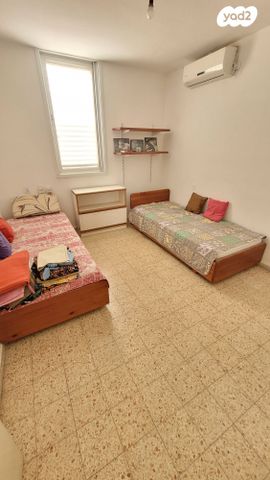 דו משפחתי, יהוד מונוסון