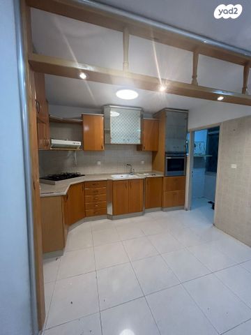 בכור שטרית 9