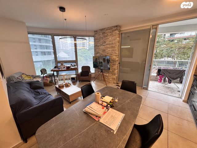 דירה, גרציאני יצחק, גני שרונה, קרית הממשלה, תל אביב יפו