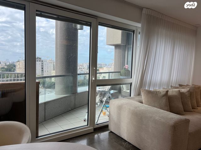 דירה, ניסים אלוני, צמרות איילון, פארק צמרת, תל אביב יפו