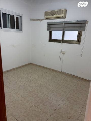 דו משפחתי, חדרה