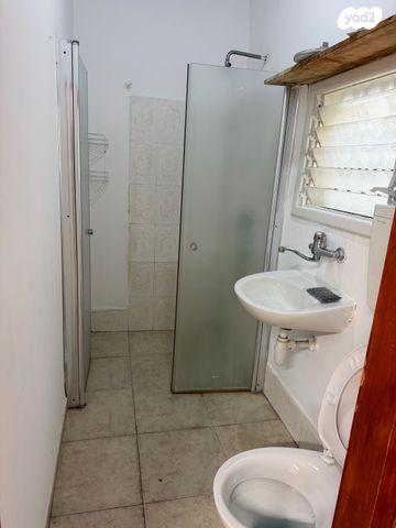 דו משפחתי, חדרה