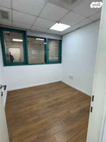 משרדים, יגאל אלון, תל אביב יפו