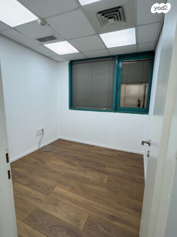 משרדים, יגאל אלון, תל אביב יפו