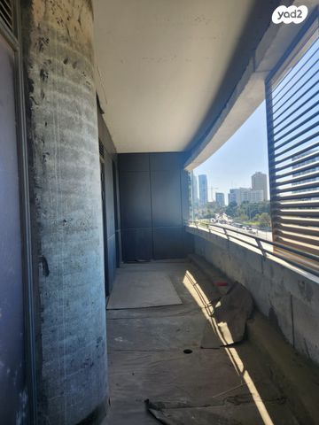 דרך מנחם בגין 158