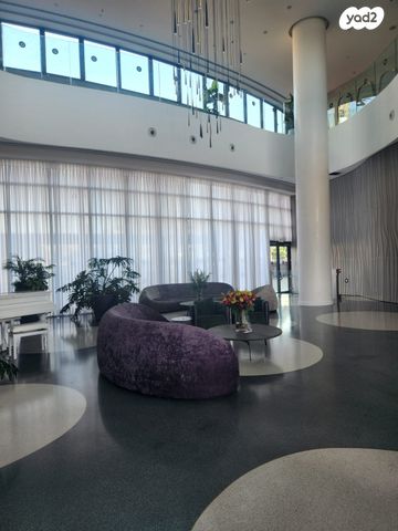 משרדים, דרך מנחם בגין 158, מונטיפיורי, הרכבת, תל אביב יפו