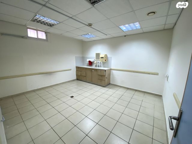 חנויות/ שטח מסחרי, ויצמן 42, מרכז, כפר סבא